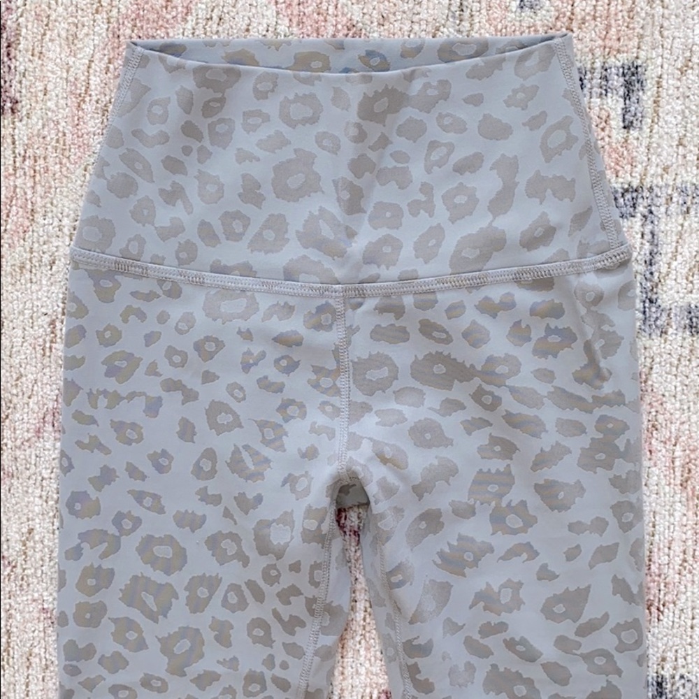 SOLD❌❌❌Beyond Yoga Jacquard Leopard High Rise Legging - Picture 3 of 7
